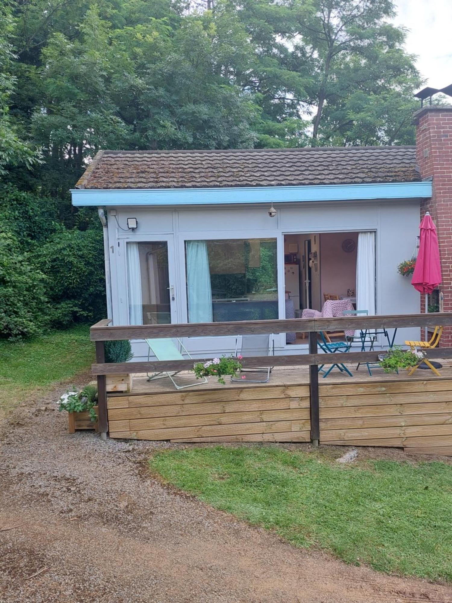 Le Petit Chalet - Bungalow Waulsort Buitenkant foto