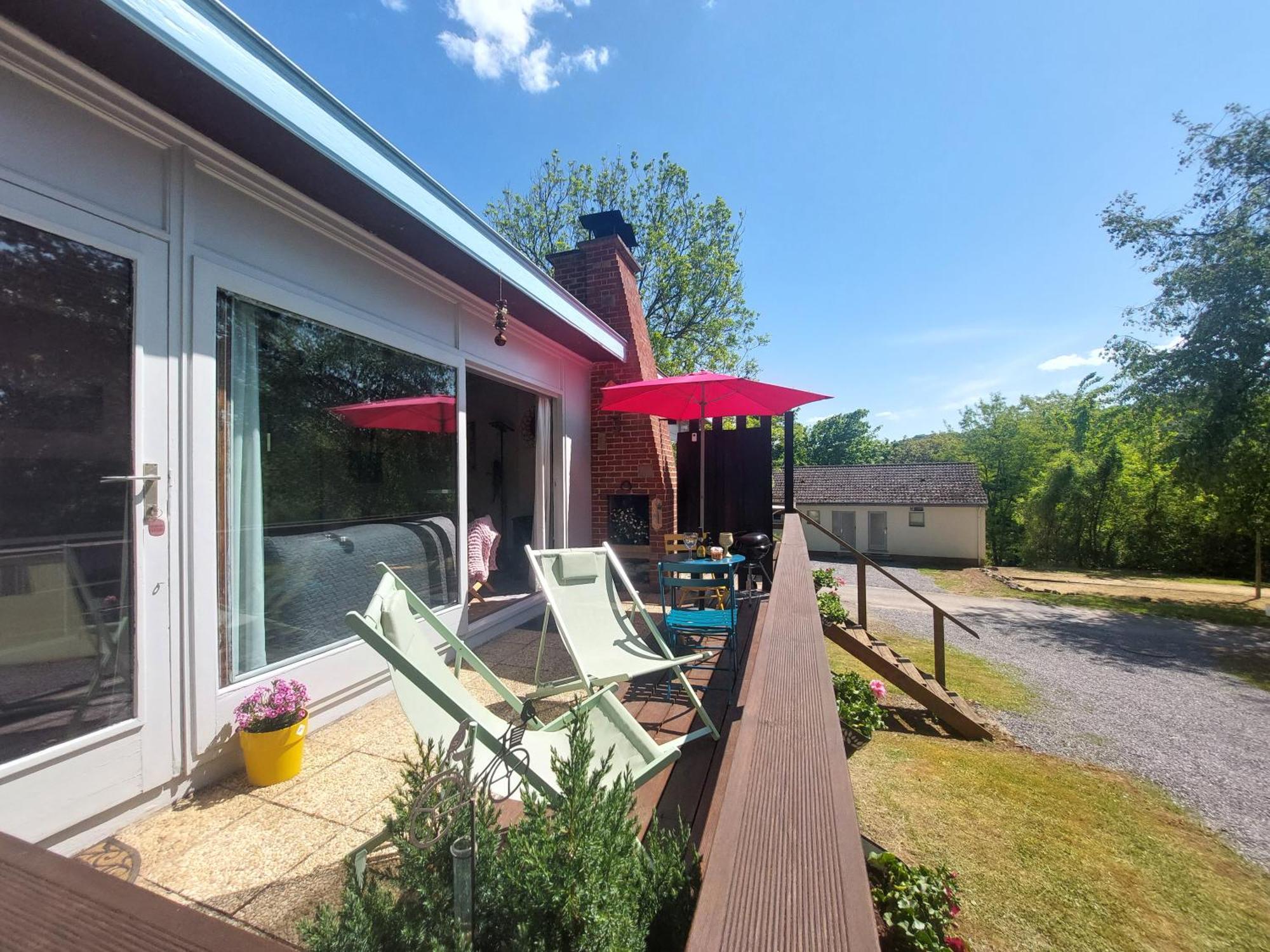 Le Petit Chalet - Bungalow Waulsort Buitenkant foto